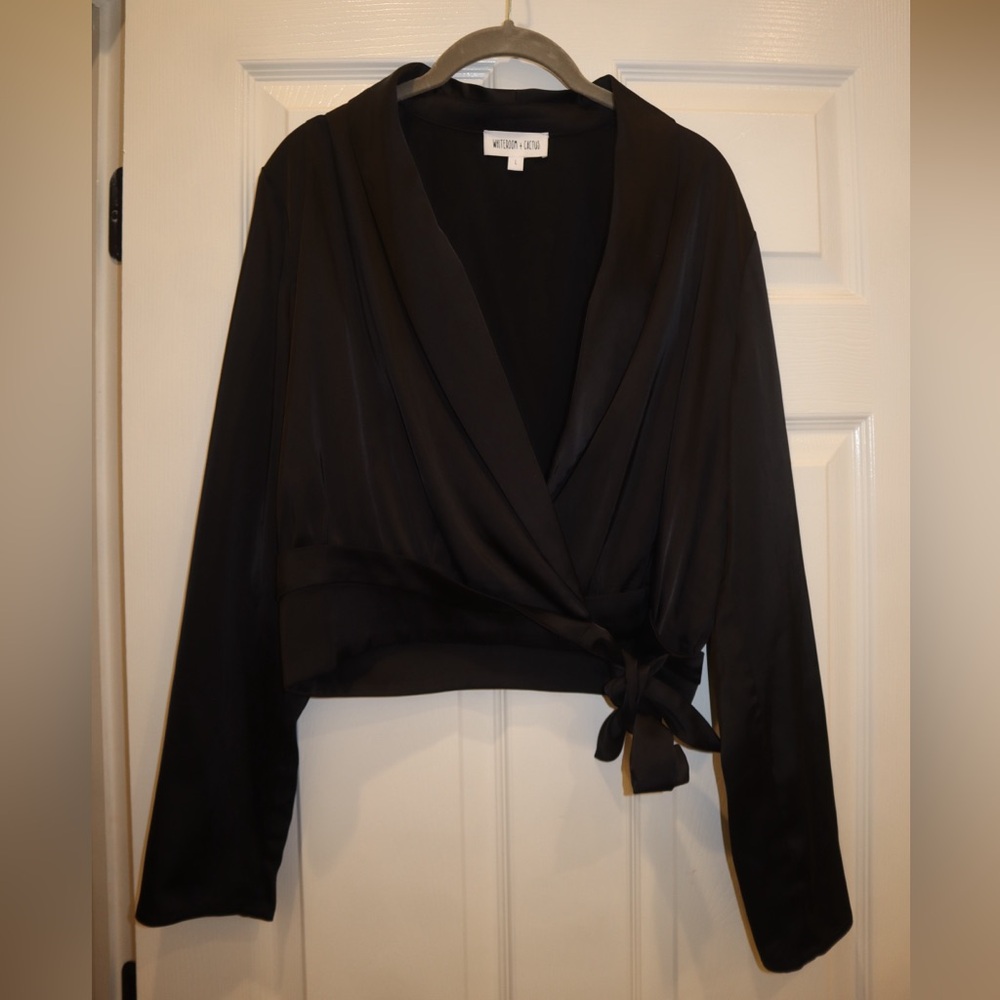 Whiteroom + Cactus Size L Satin Black Wrap-front Top